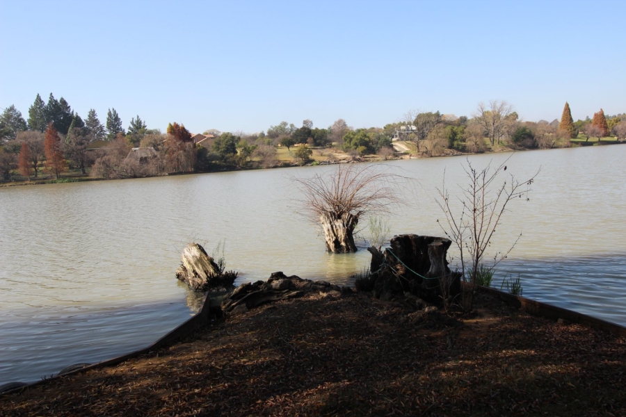 4 Bedroom Property for Sale in Lake Deneysville Free State